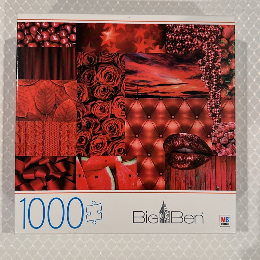 Christmas fun! All Red Puzzle 🧩 1000 pieces, like new, challenging and fun!